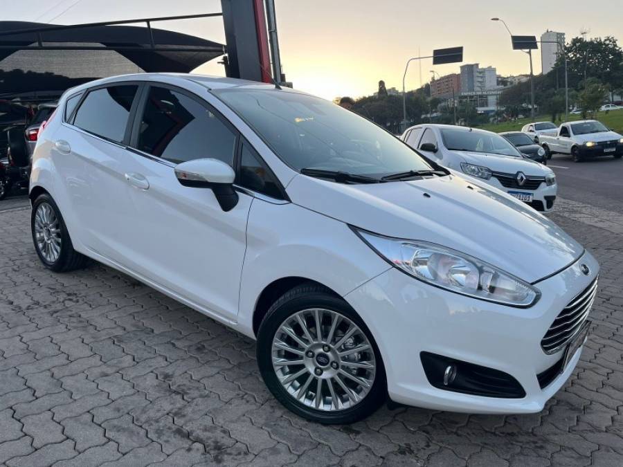 FORD - FIESTA - 2016/2016 - Branca - R$ 57.900,00