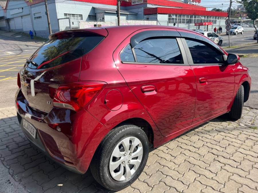 CHEVROLET - ONIX - 2018/2018 - Vermelha - R$ 53.900,00