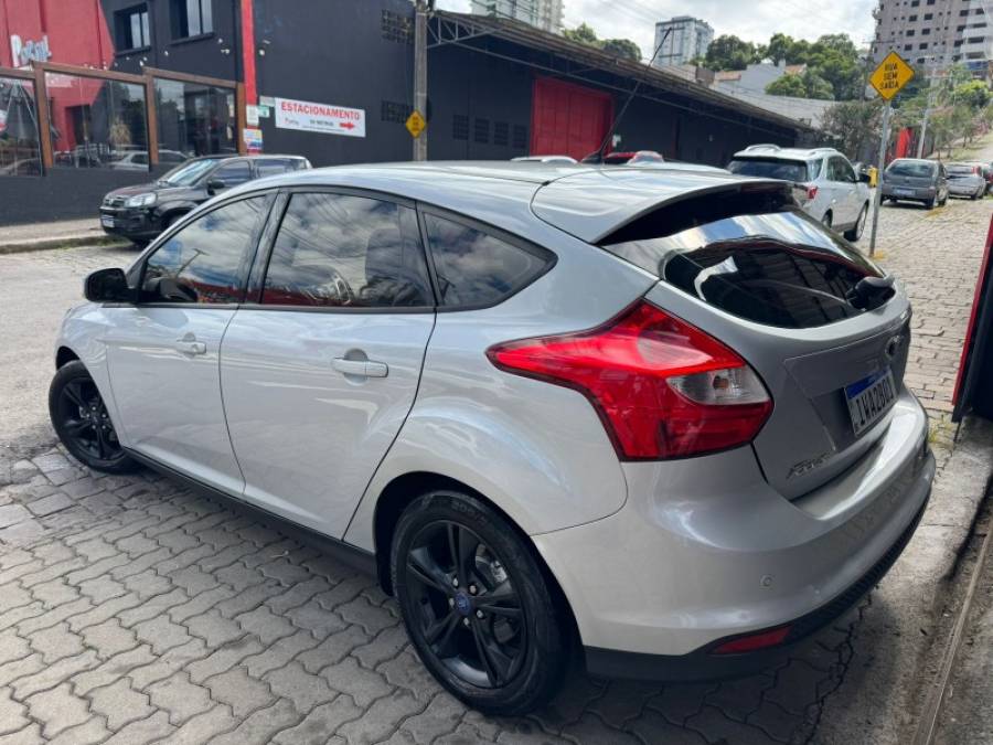 FORD - FOCUS - 2015/2015 - Prata - R$ 51.900,00