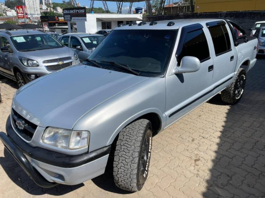 CHEVROLET - S10 - 2000/2000 - Prata - R$ 49.900,00