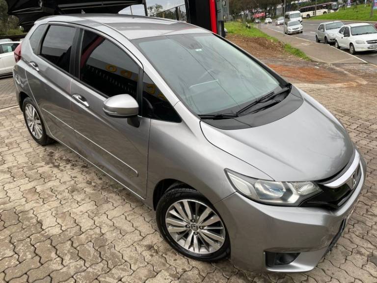 HONDA - FIT - 2015/2015 - Cinza - R$ 62.900,00