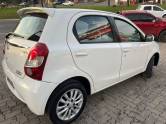 TOYOTA - ETIOS - 2013/2013 - Branca - R$ 38.900,00