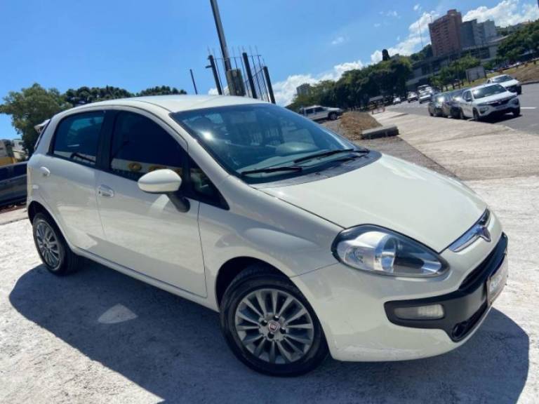 FIAT - PUNTO - 2013/2013 - Branca - R$ 39.900,00