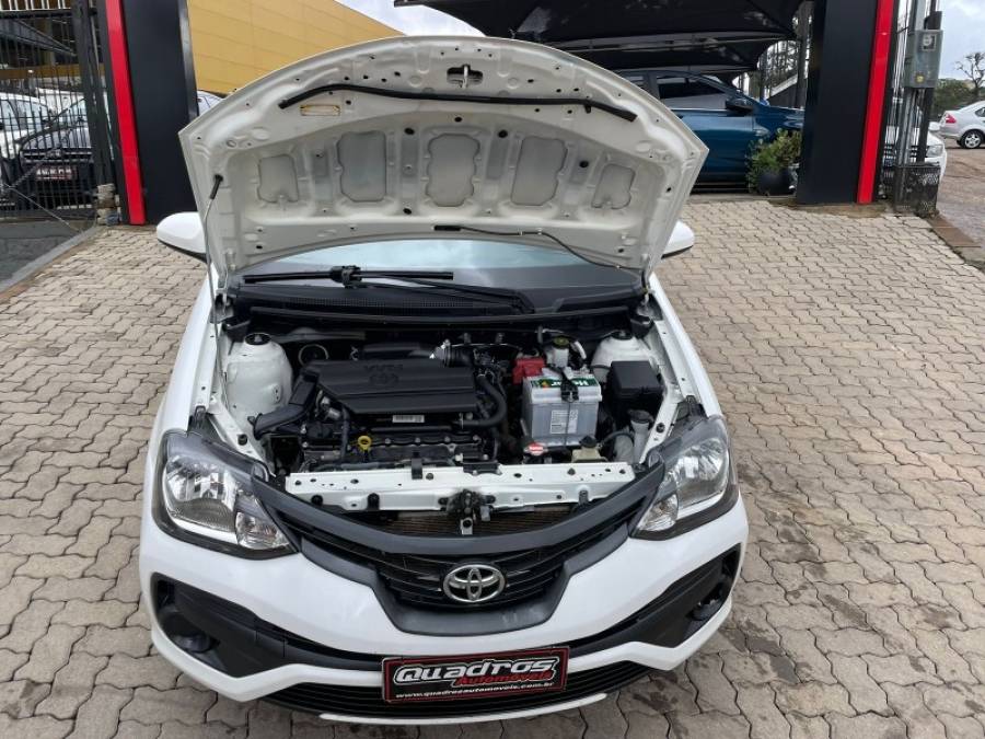 TOYOTA - ETIOS - 2020/2020 - Branca - R$ 56.900,00