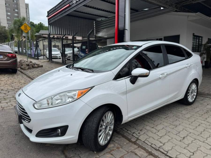 FORD - FIESTA - 2015/2015 - Branca - R$ 49.900,00