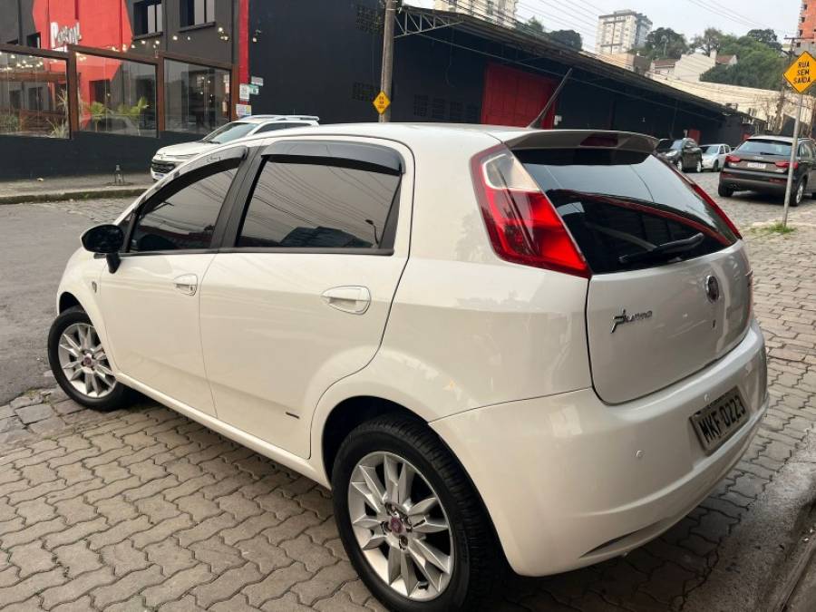 FIAT - PUNTO - 2012/2012 - Branca - R$ 33.900,00