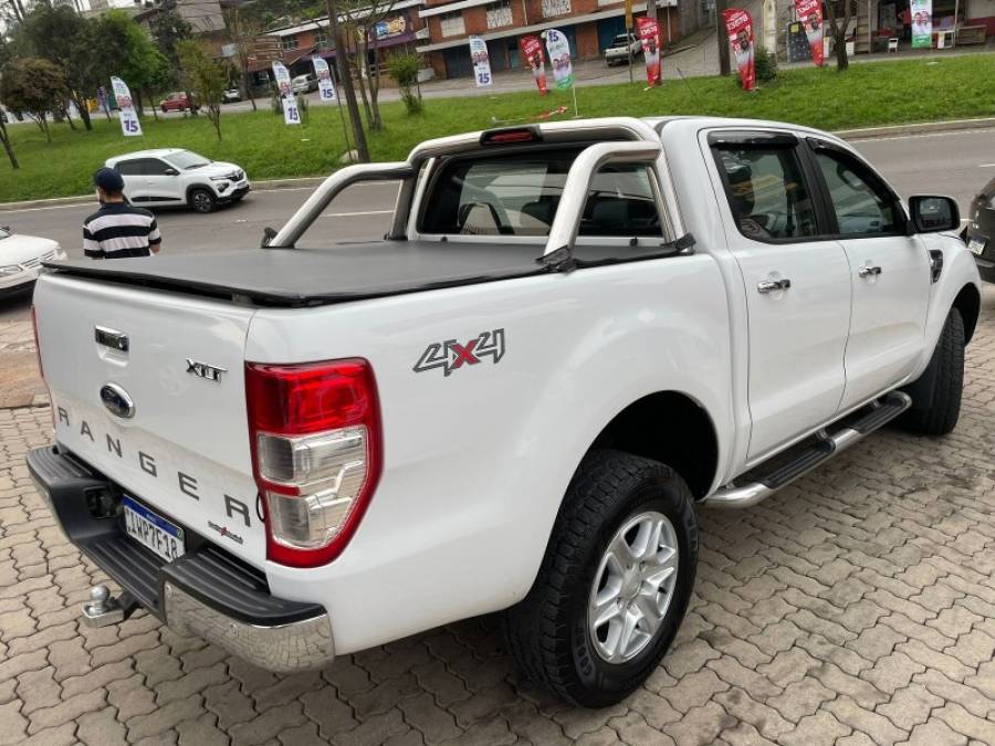 FORD - RANGER - 2015/2015 - Branca - R$ 115.900,00