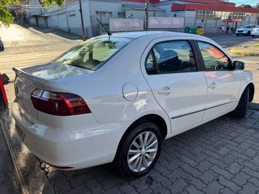 VOLKSWAGEN - VOYAGE - 2016/2017 - Branca - R$ 44.900,00