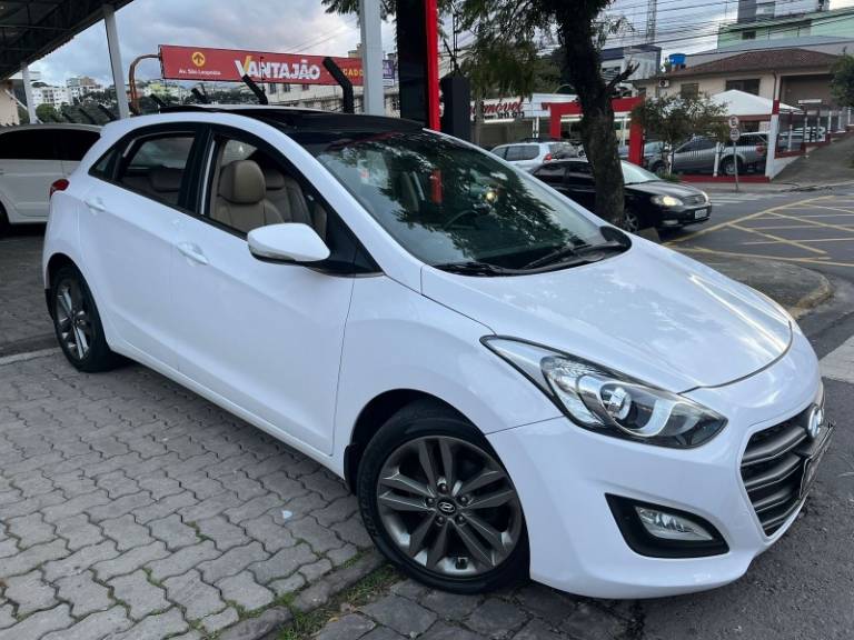 HYUNDAI - I30 - 2016/2016 - Branca - R$ 84.900,00