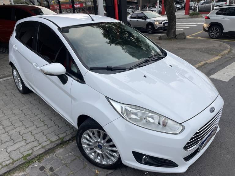 FORD - FIESTA - 2014/2014 - Branca - R$ 43.900,00