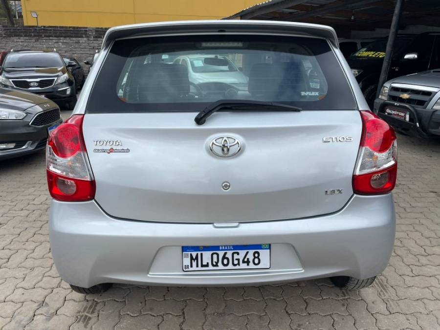 TOYOTA - ETIOS - 2014/2014 - Prata - R$ 39.990,00