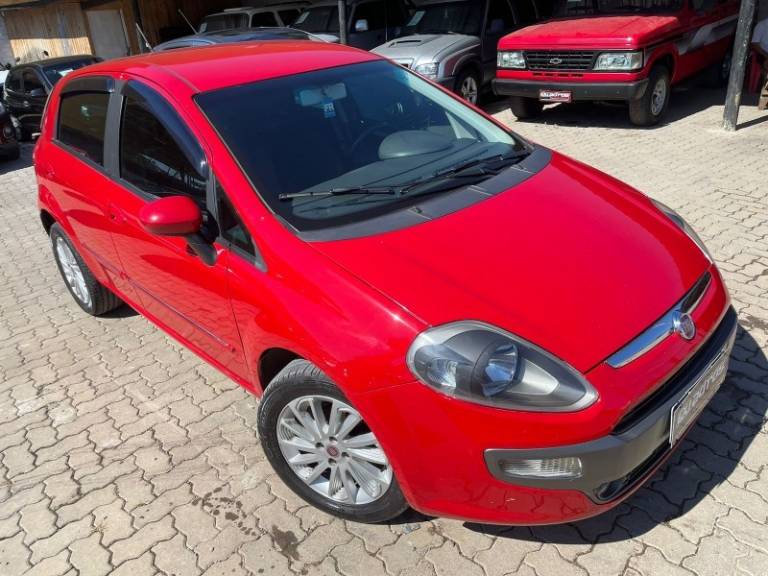 FIAT - PUNTO - 2016/2016 - Vermelha - R$ 42.900,00