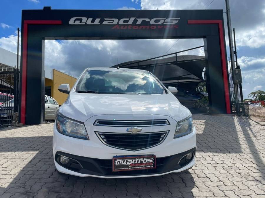 CHEVROLET - ONIX - 2014/2014 - Branca - R$ 43.900,00