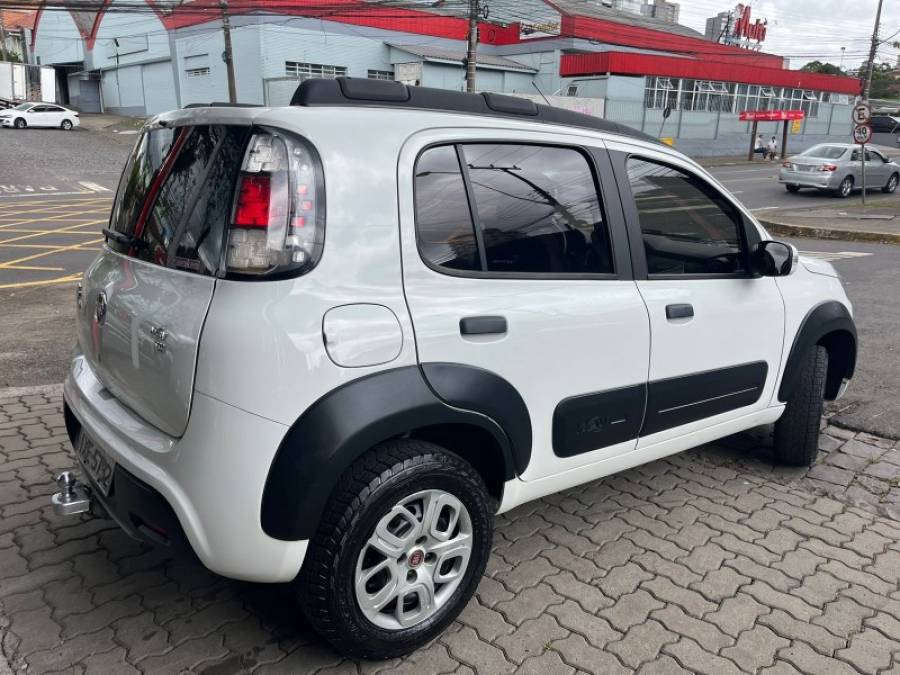 FIAT - UNO - 2016/2016 - Branca - R$ 43.900,00