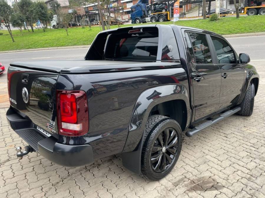 VOLKSWAGEN - AMAROK - 2022/2022 - Preta - R$ 215.900,00