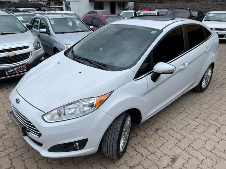 FORD - FIESTA - 2015/2015 - Branca - R$ 49.900,00