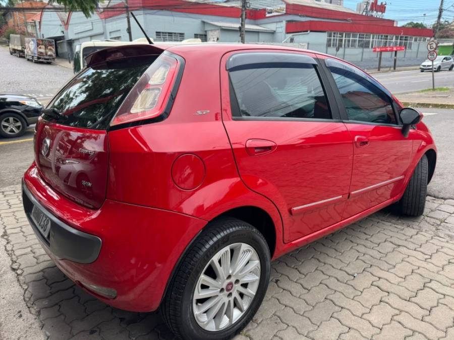 FIAT - PUNTO - 2016/2016 - Vermelha - R$ 42.900,00