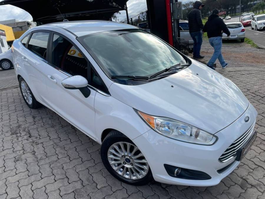 FORD - FIESTA - 2015/2015 - Branca - R$ 49.900,00