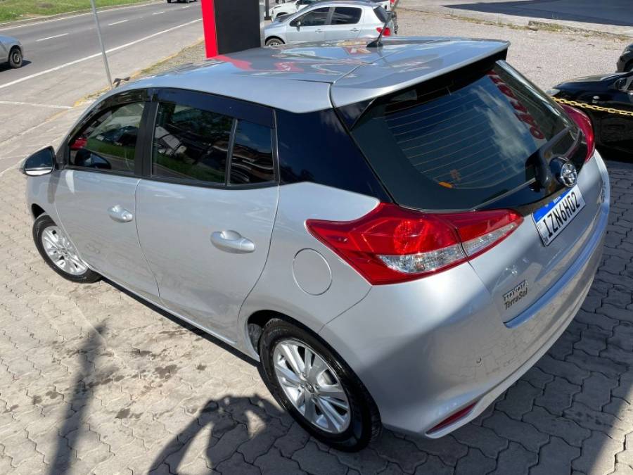 TOYOTA - YARIS - 2019/2019 - Cinza - R$ 70.900,00