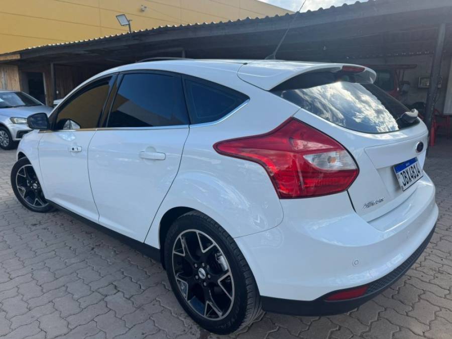 FORD - FOCUS - 2014/2014 - Branca - R$ 60.900,00