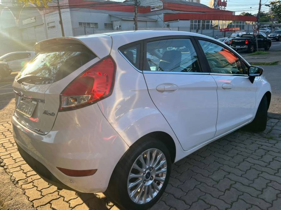 FORD - FIESTA - 2015/2015 - Branca - R$ 48.900,00