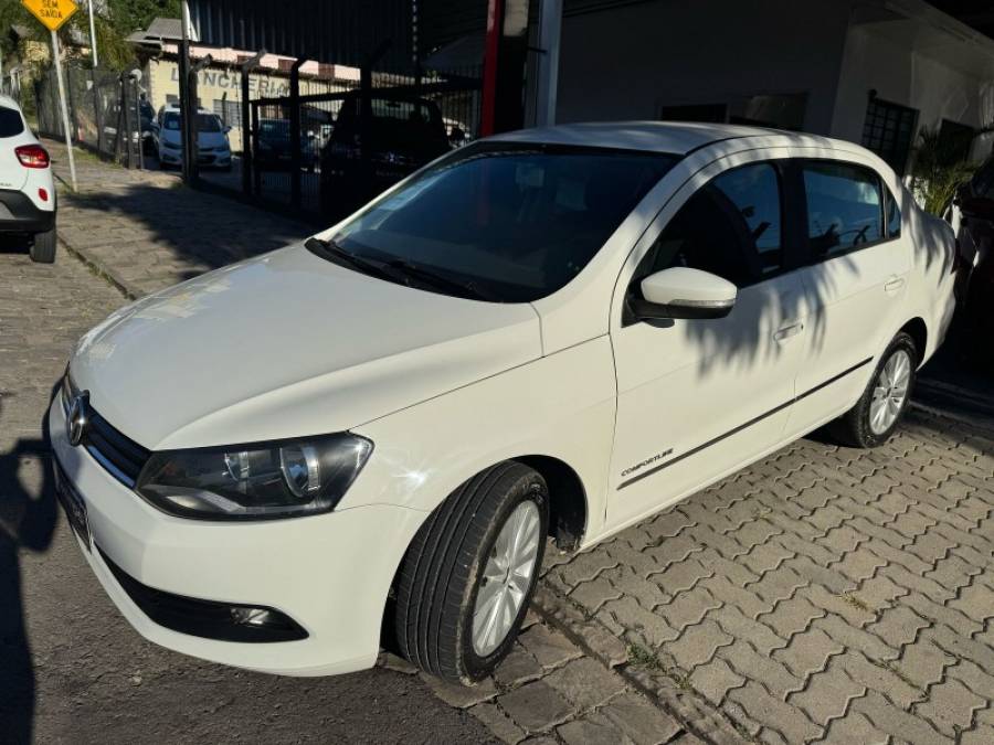 VOLKSWAGEN - VOYAGE - 2016/2017 - Branca - R$ 44.900,00