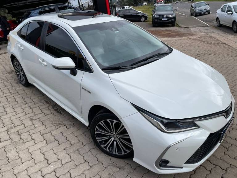 TOYOTA - COROLLA - 2021/2021 - Branca - R$ 142.900,00