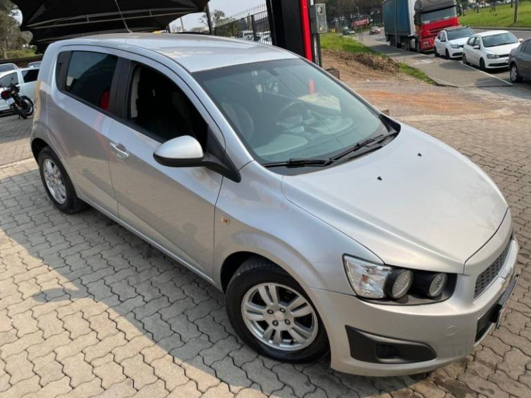 CHEVROLET - SONIC - 2013/2013 - Prata - R$ 39.900,00