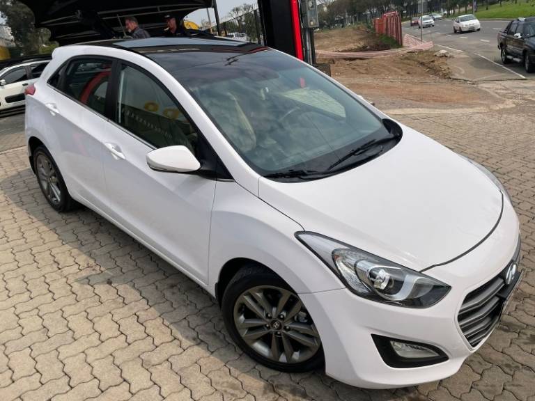 HYUNDAI - I30 - 2016/2016 - Branca - R$ 84.900,00