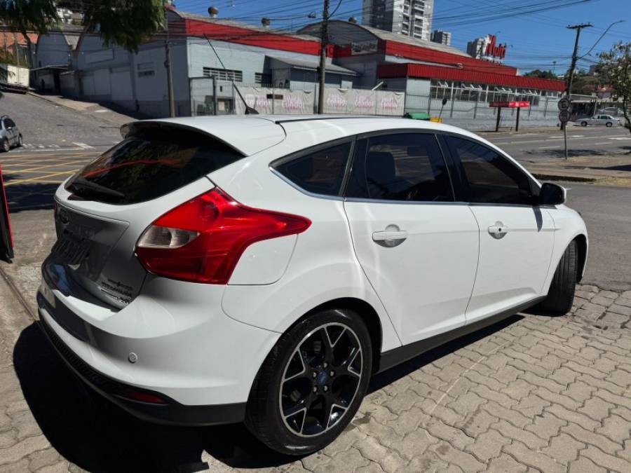 FORD - FOCUS - 2015/2015 - Branca - R$ 56.900,00