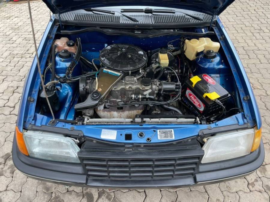 CHEVROLET - KADETT - 1994/1994 - Azul - R$ 17.900,00