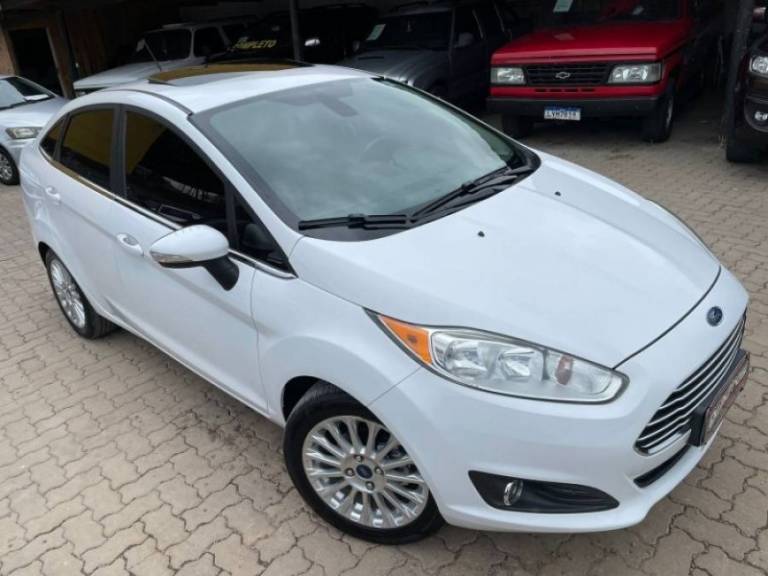 FORD - FIESTA - 2015/2015 - Branca - R$ 49.900,00