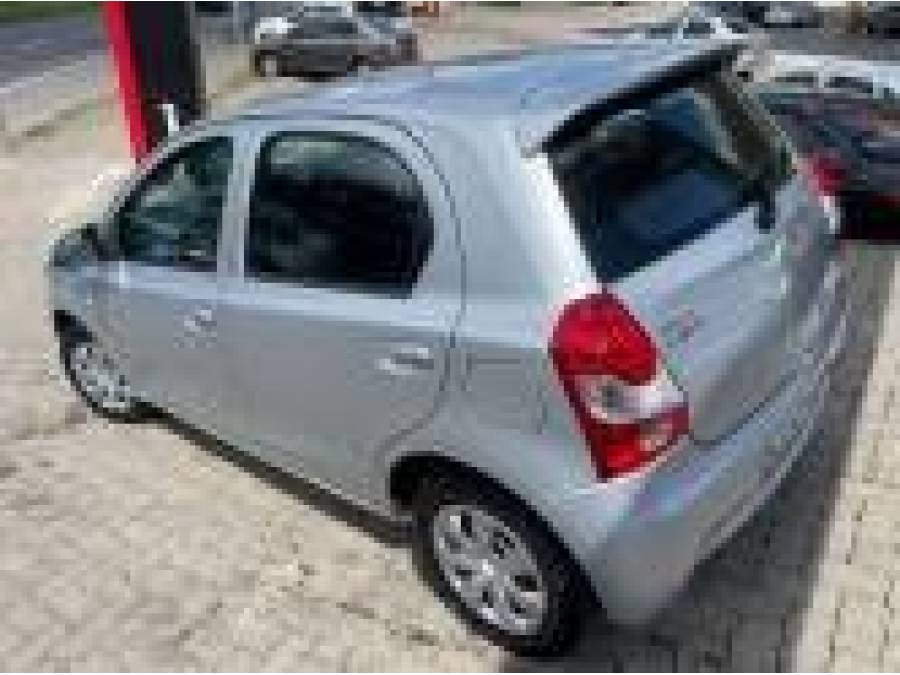 TOYOTA - ETIOS - 2014/2014 - Prata - R$ 41.900,00