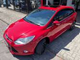 FORD - FOCUS - 2014/2014 - Vermelha - R$ 61.900,00