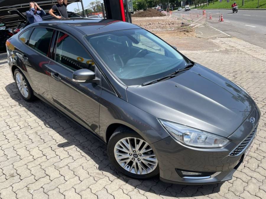 FORD - FOCUS - 2018/2018 - Cinza - R$ 59.990,00