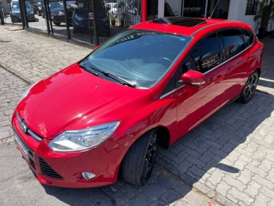 FORD - FOCUS - 2014/2014 - Vermelha - R$ 61.900,00