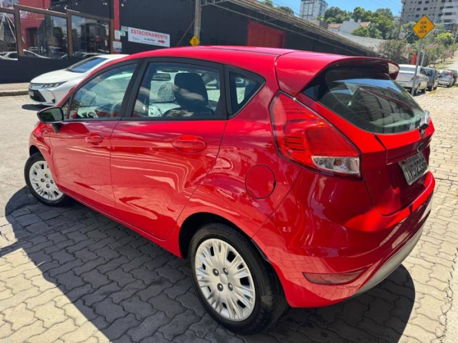 FORD - FIESTA - 2014/2014 - Vermelha - R$ 41.900,00