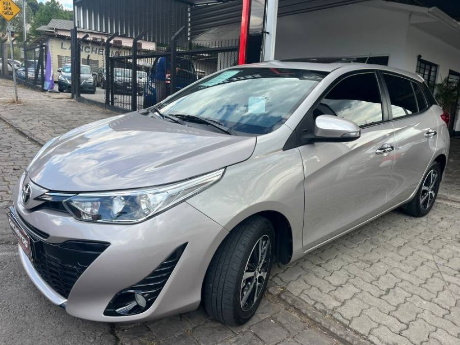 TOYOTA - YARIS - 2019/2019 - Prata - R$ 80.900,00