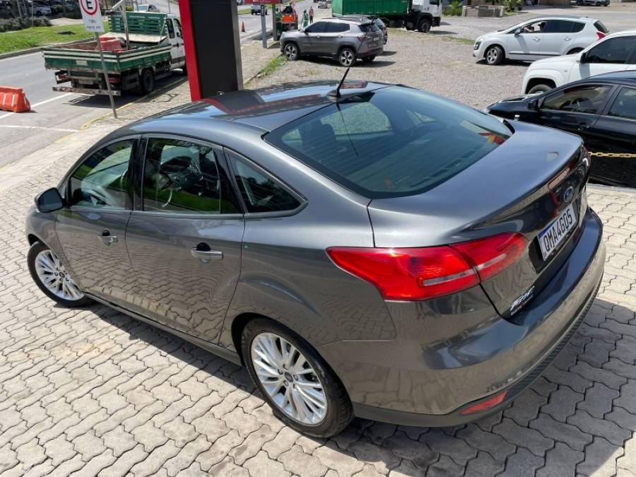 FORD - FOCUS - 2018/2018 - Cinza - R$ 59.990,00