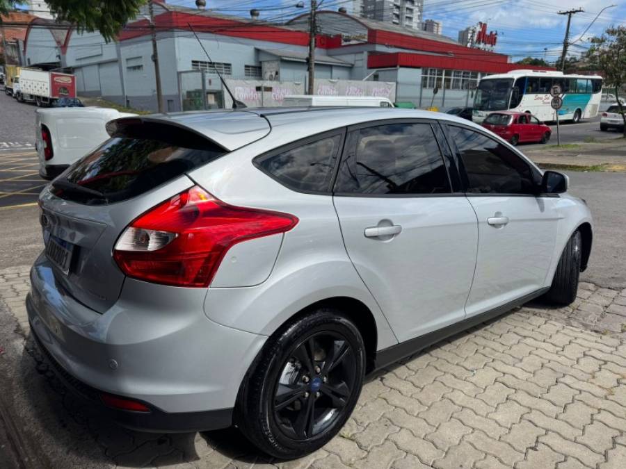 FORD - FOCUS - 2015/2015 - Prata - R$ 51.900,00