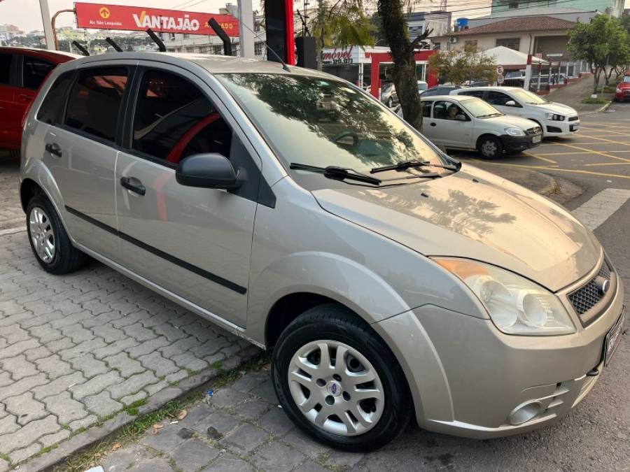 FORD - FIESTA - 2008/2008 - Dourada - R$ 23.900,00