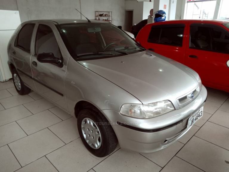 FIAT - PALIO - 2001/2001 - Prata - R$ 13.900,00