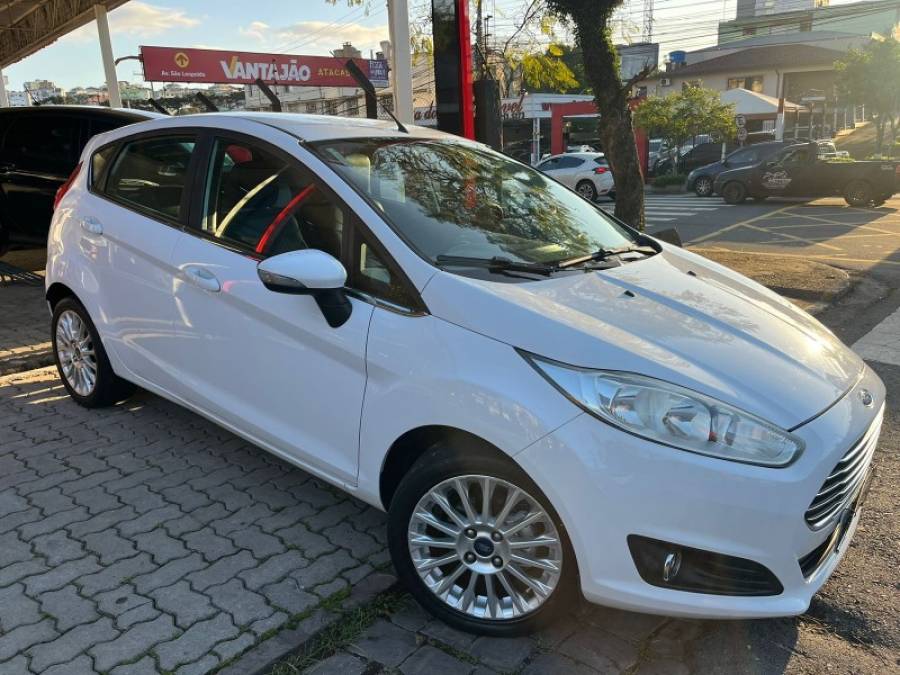 FORD - FIESTA - 2015/2015 - Branca - R$ 48.900,00