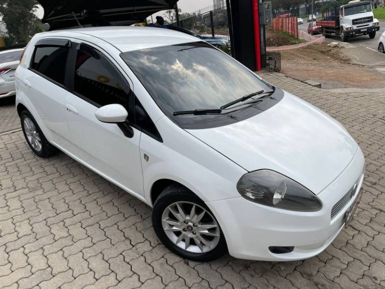 FIAT - PUNTO - 2012/2012 - Branca - R$ 33.900,00