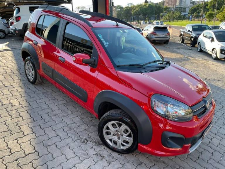 FIAT - UNO - 2018/2018 - Vermelha - R$ 43.900,00