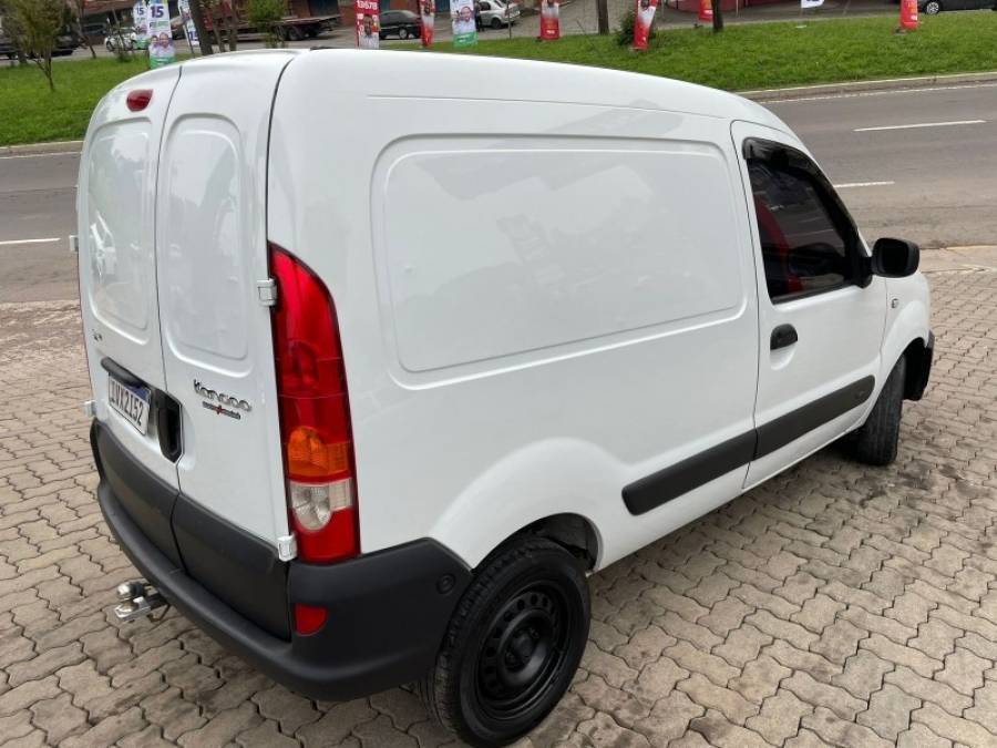 RENAULT - KANGOO - 2015/2015 - Branca - R$ 41.900,00