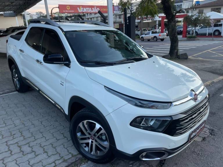 FIAT - TORO - 2017/2017 - Branca - R$ 100.900,00