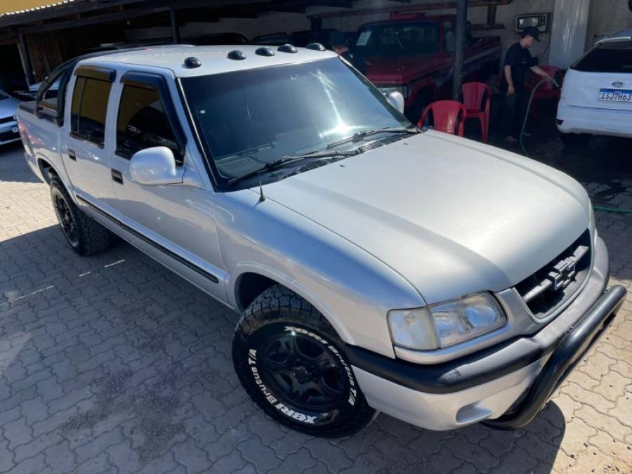 CHEVROLET - S10 - 2000/2000 - Prata - R$ 49.900,00