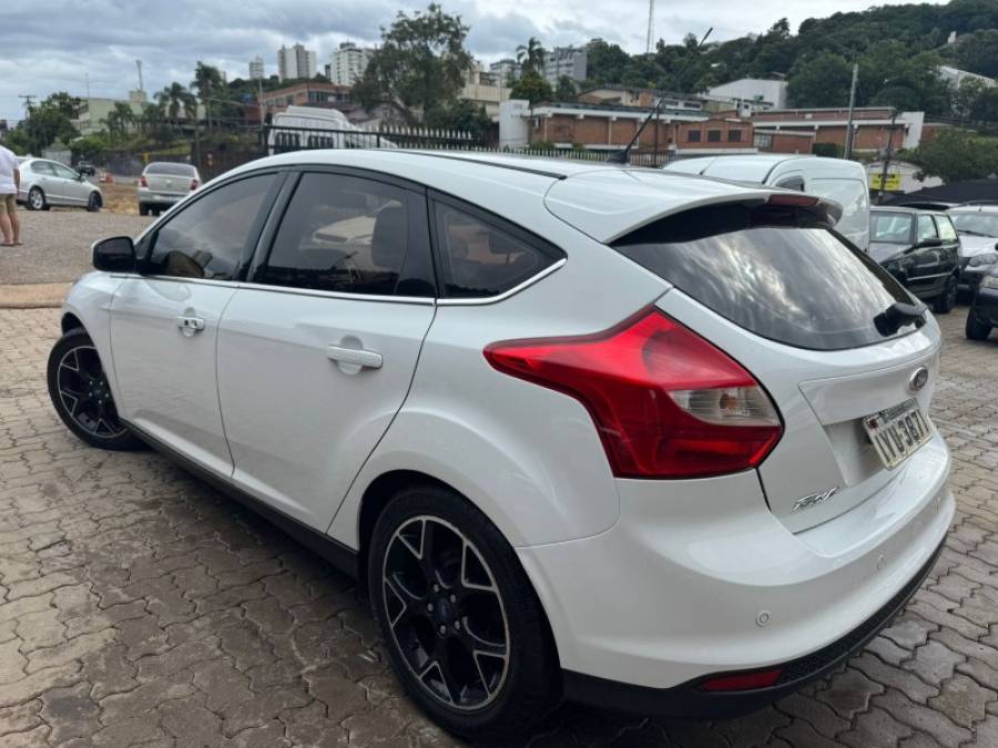 FORD - FOCUS - 2015/2015 - Branca - R$ 56.900,00