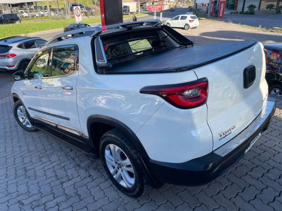 FIAT - TORO - 2017/2017 - Branca - R$ 95.900,00